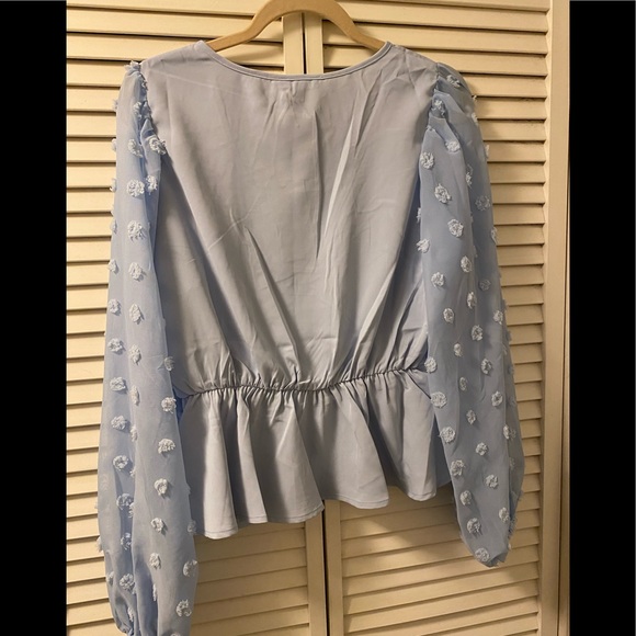 🔥Peach v-neck top.🔥 - Picture 5 of 5